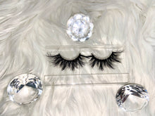 Load image into Gallery viewer, Glam Couture Lashes™ - Iconic
